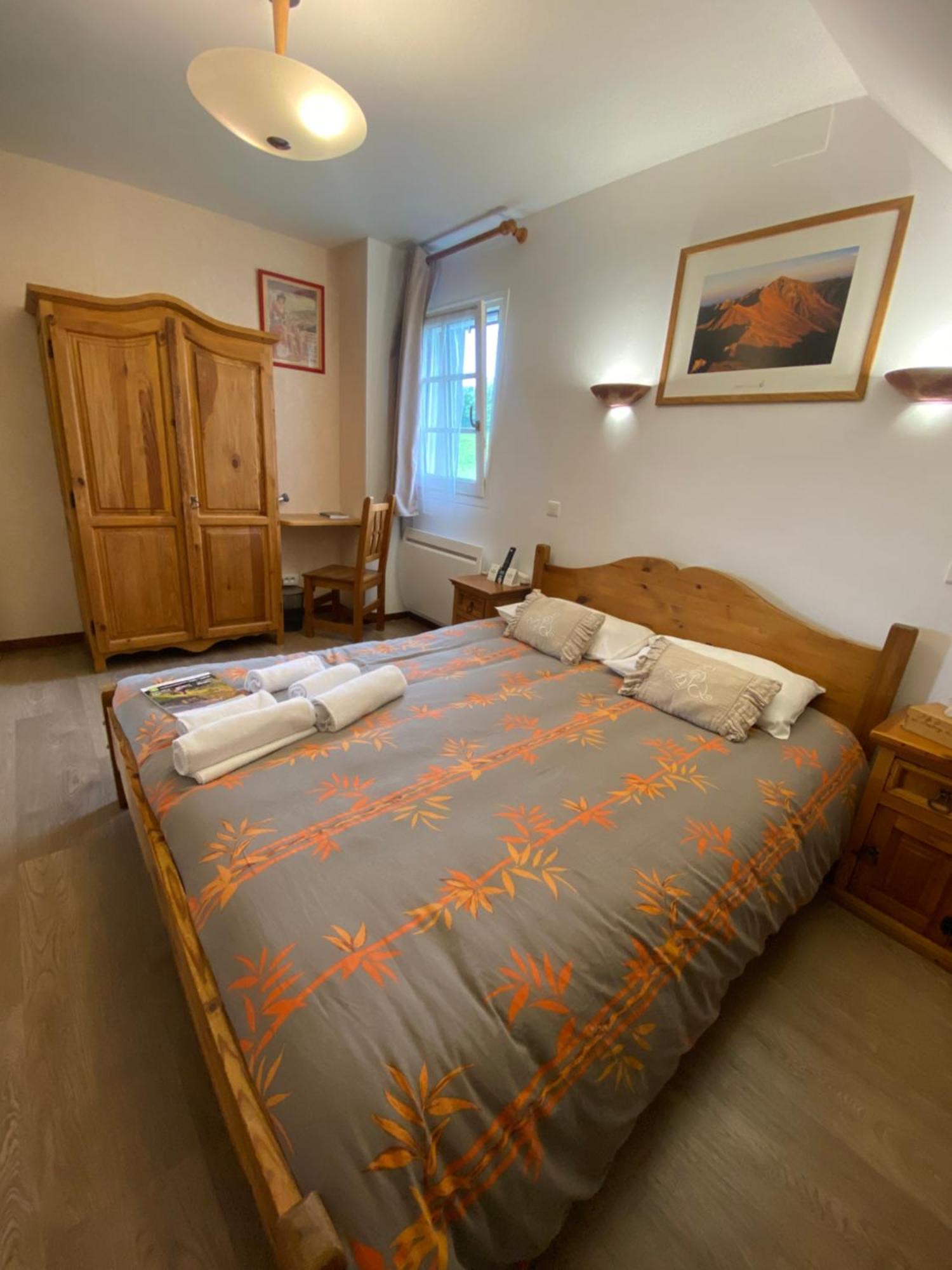 Logis Hotel Restaurant Auberge Du Bougnat Saint-Victor-la-Riviere ภายนอก รูปภาพ