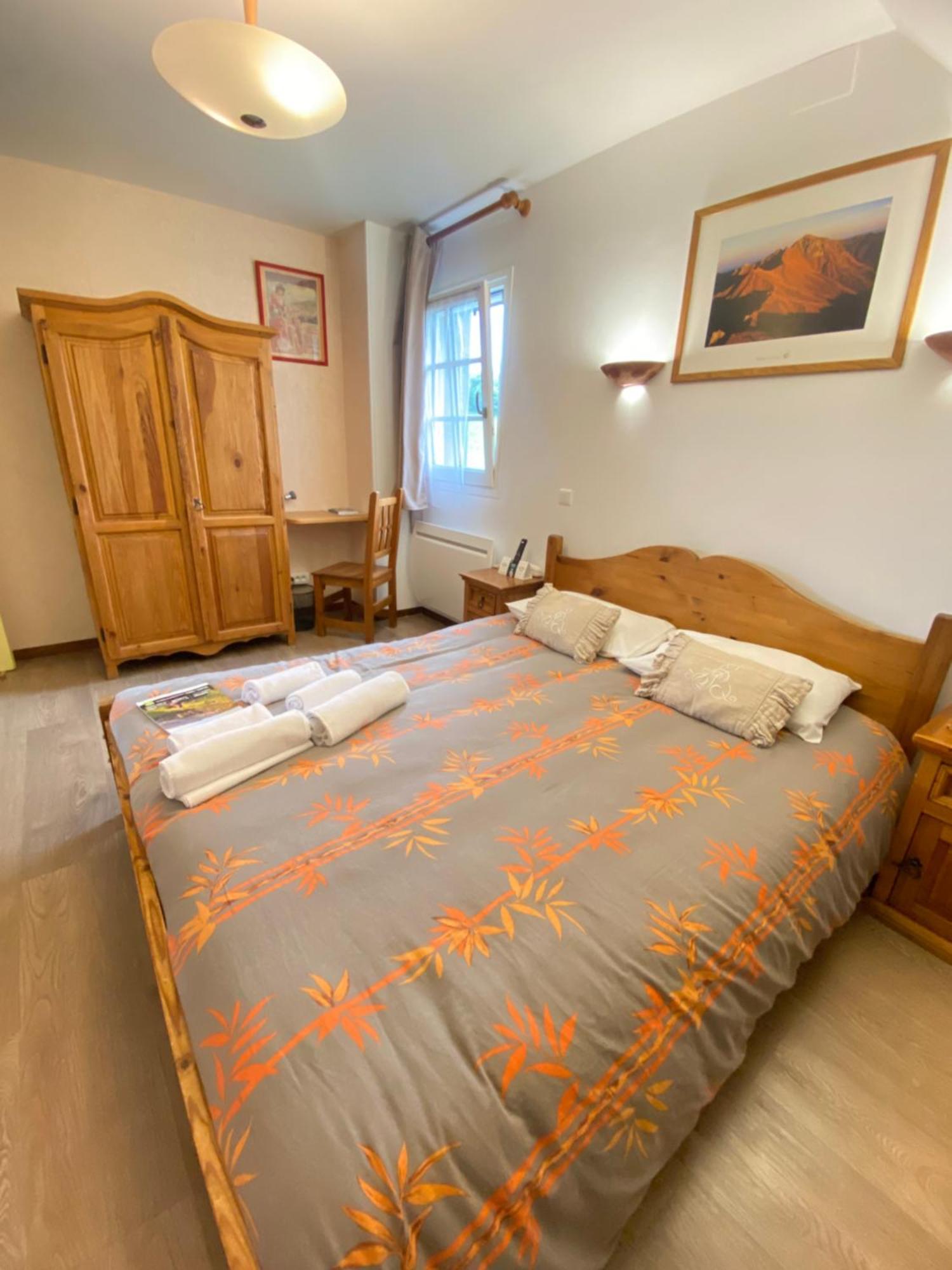 Logis Hotel Restaurant Auberge Du Bougnat Saint-Victor-la-Riviere ภายนอก รูปภาพ
