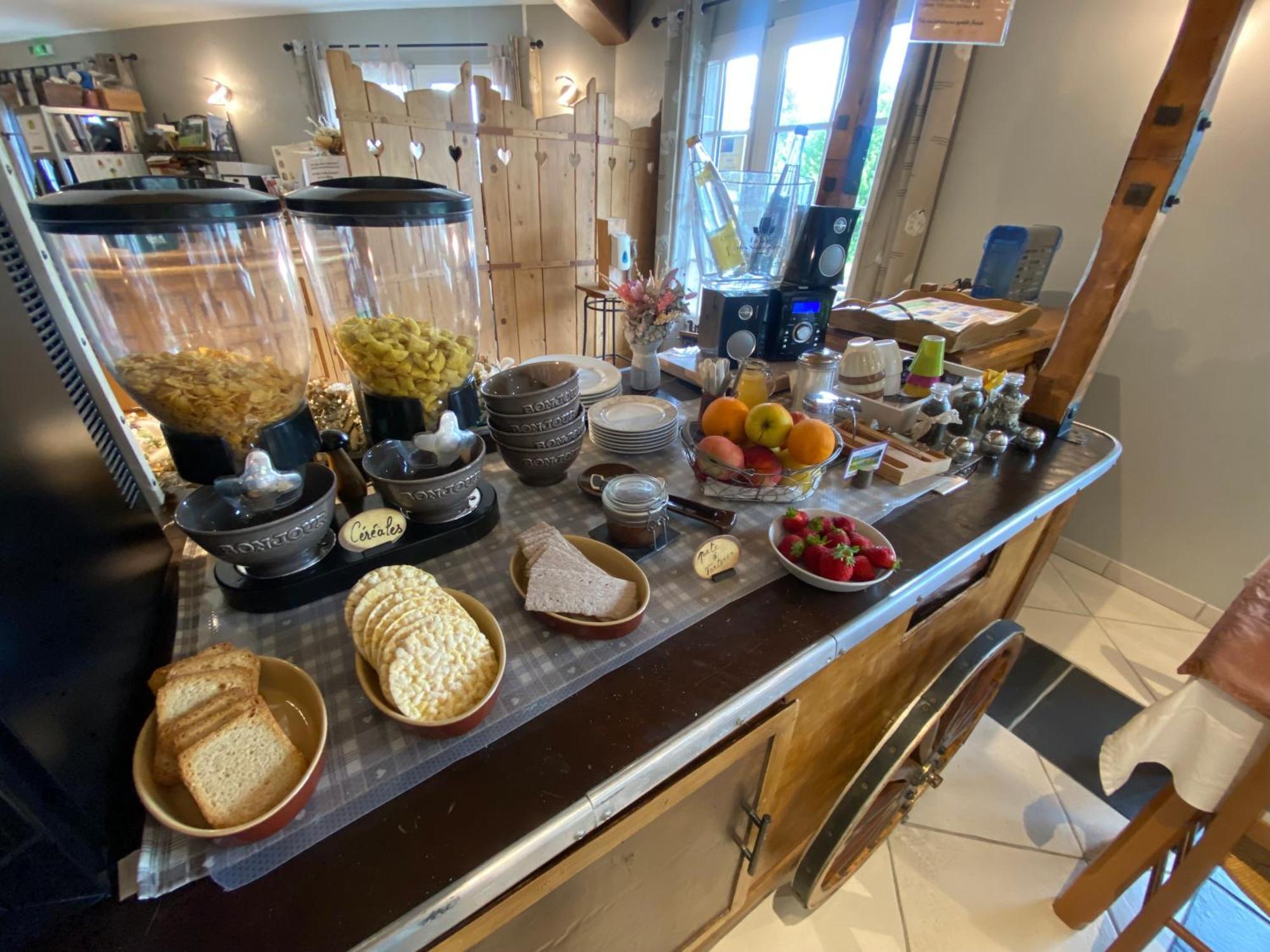 Logis Hotel Restaurant Auberge Du Bougnat Saint-Victor-la-Riviere ภายนอก รูปภาพ
