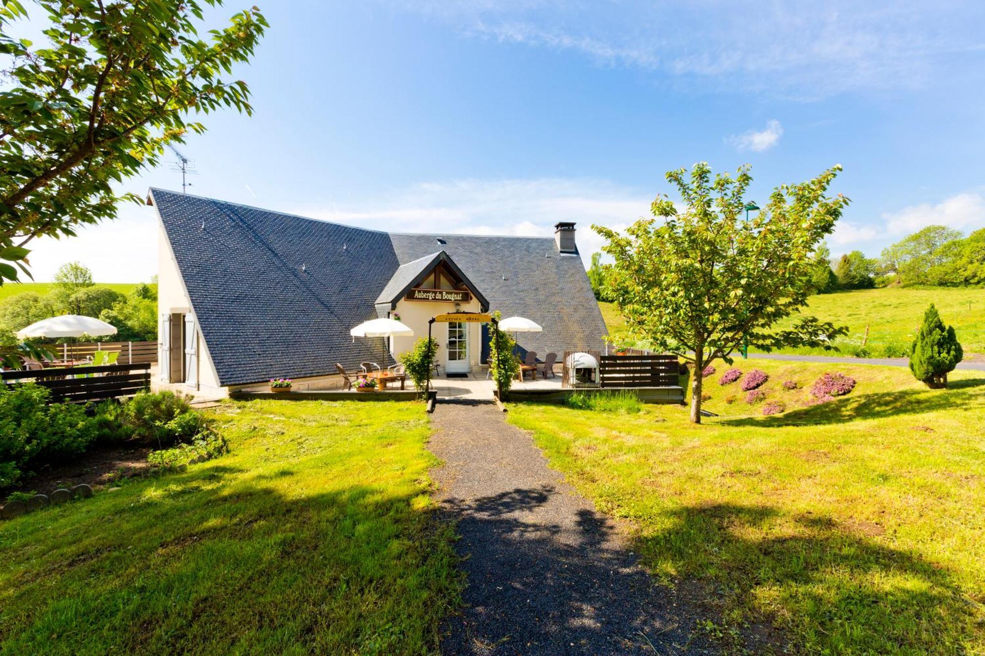 Logis Hotel Restaurant Auberge Du Bougnat Saint-Victor-la-Riviere ภายนอก รูปภาพ